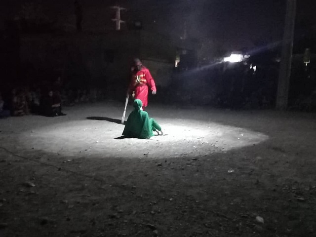 اجراي تئاتر خياباني «اهل کوفه، واقعيتي تلخ» در روستاي سرباران ميناب