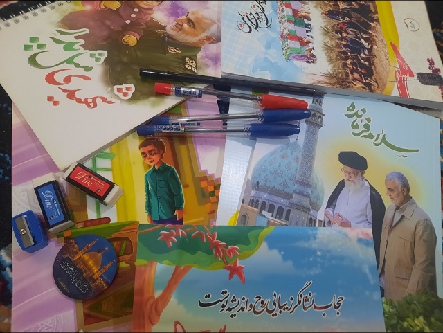 تهيه و توزيع بسته هاي لوازم التحرير بين دانش آموزان نيازمند روستاي پشته مهنو