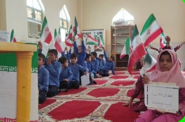 کودکان مسجدي بخش سندرک پيروزي جبهه مقاومت را جشن گرفتند