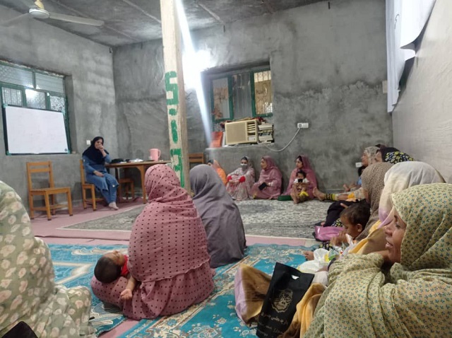 کارگاه هاي مشاوره ويژه مادران و دختران در روستاي رکن آباد در حال برگزاري است