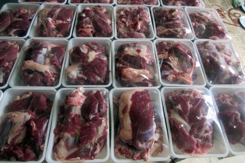 توزيع 1200 بسته گوشت قرمز بين نيازمندان استان هرمزگان